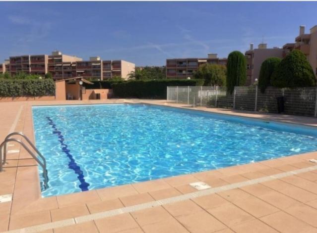 Appartement Paisible Avec Vue Panoramique Mer Et Acces Direct Plage Борм-ле-Мимоза Экстерьер фото